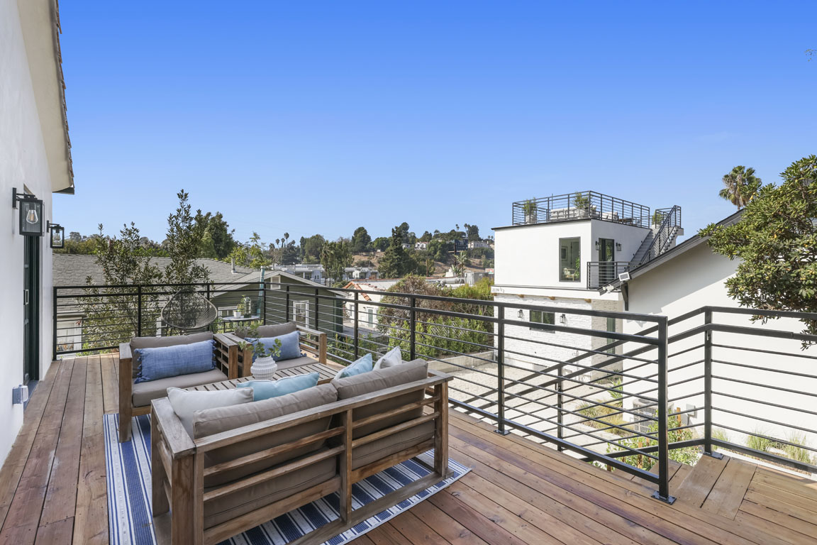 Main House_Outside Padio Deck