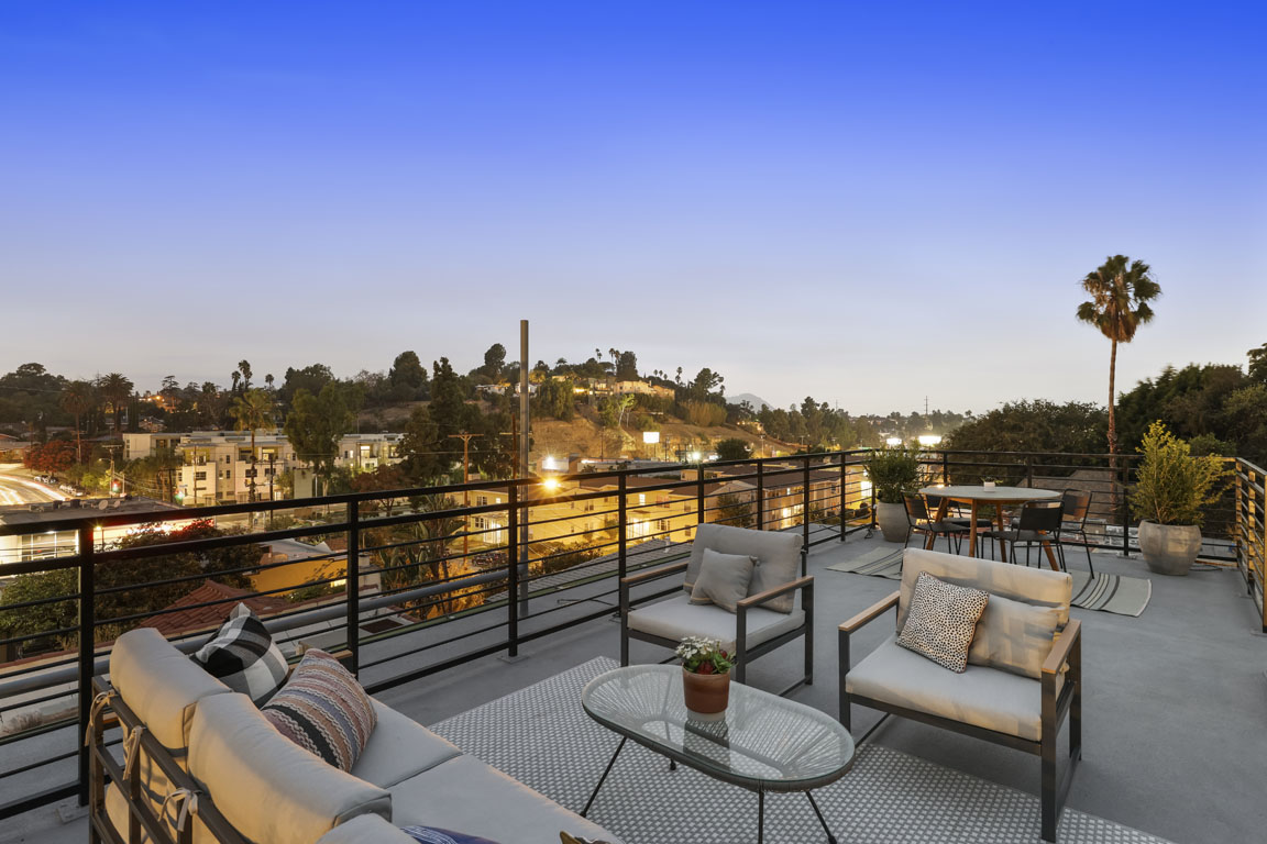 Night_ADU Roofdeck 2